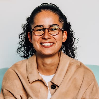 Mariana Oliviera author MeetGeek